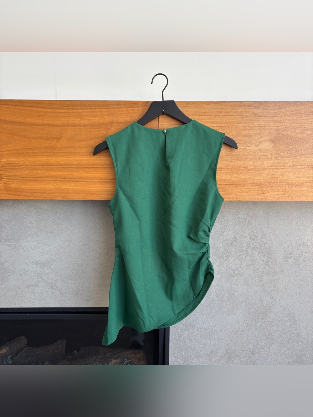 Commense Emerald Green Sleeveless Draped Waist Blouse - Picture 6 of 10